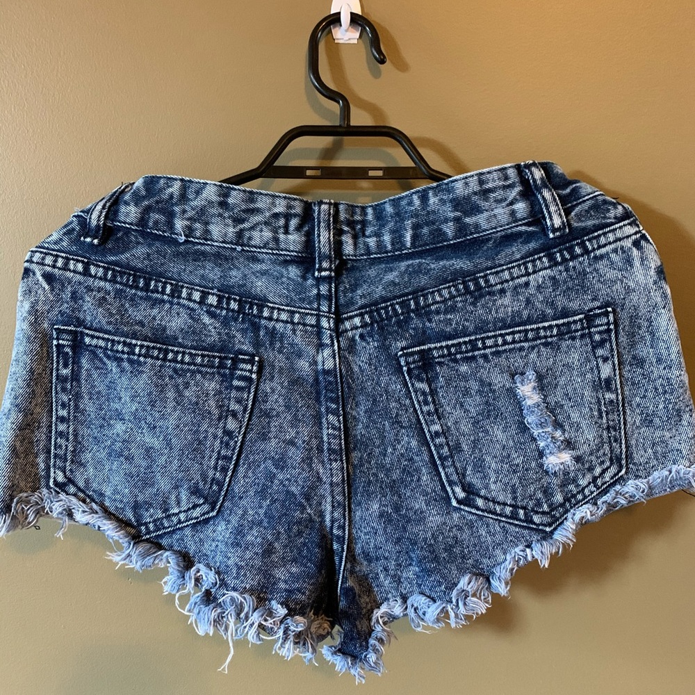 Shorts - Picture 2 of 3